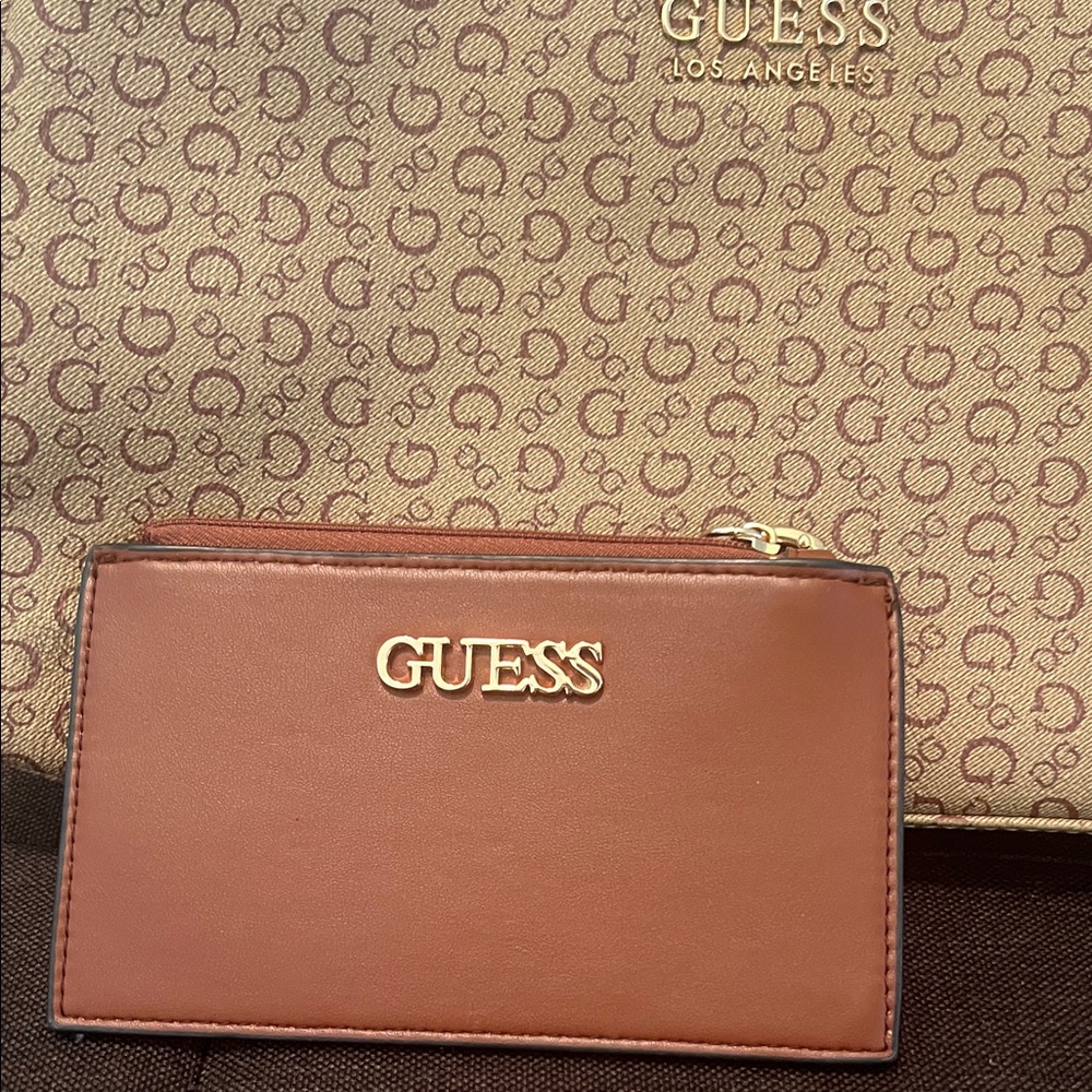 #1439**GUESS Tan Shoulder Bag with Pouch - Picture 3 of 13